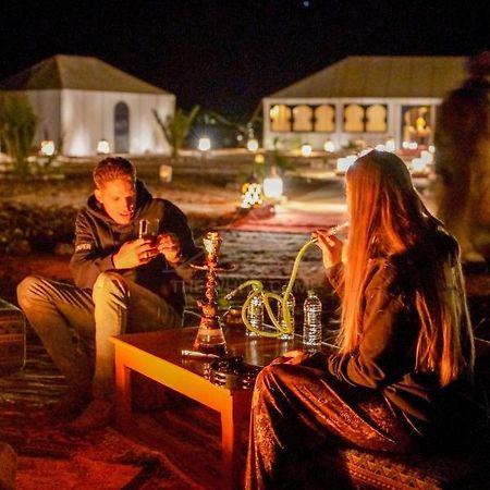 The White Camp - Your Merzouga Luxury Desert Camp & Erg Chebbi Dunes Camel Riding Buitenkant foto