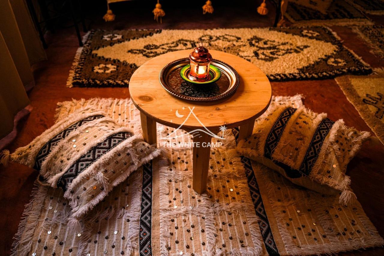 The White Camp - Your Merzouga Luxury Desert Camp & Erg Chebbi Dunes Camel Riding Buitenkant foto