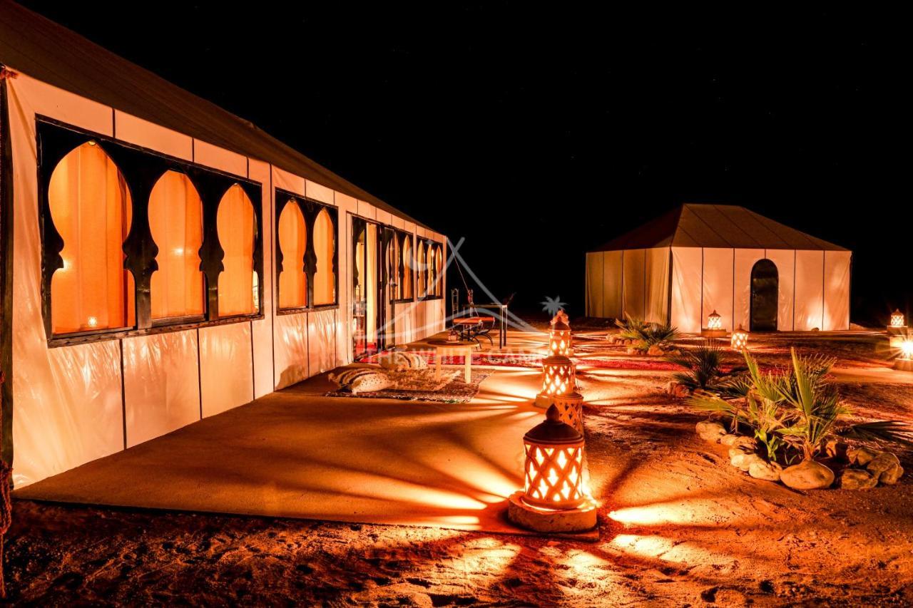 The White Camp - Your Merzouga Luxury Desert Camp & Erg Chebbi Dunes Camel Riding Buitenkant foto