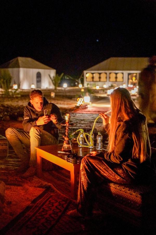 The White Camp - Your Merzouga Luxury Desert Camp & Erg Chebbi Dunes Camel Riding Buitenkant foto