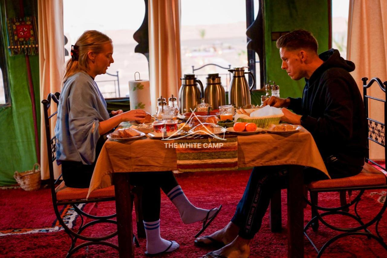 The White Camp - Your Merzouga Luxury Desert Camp & Erg Chebbi Dunes Camel Riding Buitenkant foto