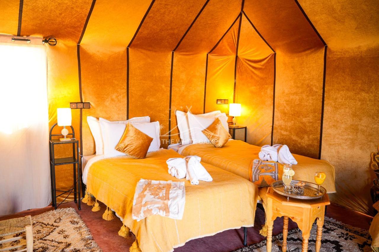 The White Camp - Your Merzouga Luxury Desert Camp & Erg Chebbi Dunes Camel Riding Buitenkant foto