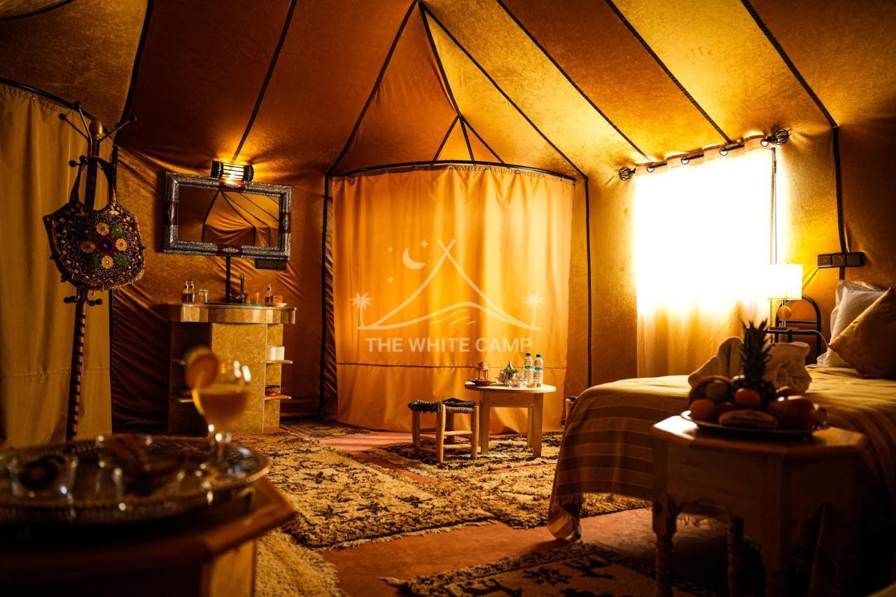 The White Camp - Your Merzouga Luxury Desert Camp & Erg Chebbi Dunes Camel Riding Buitenkant foto