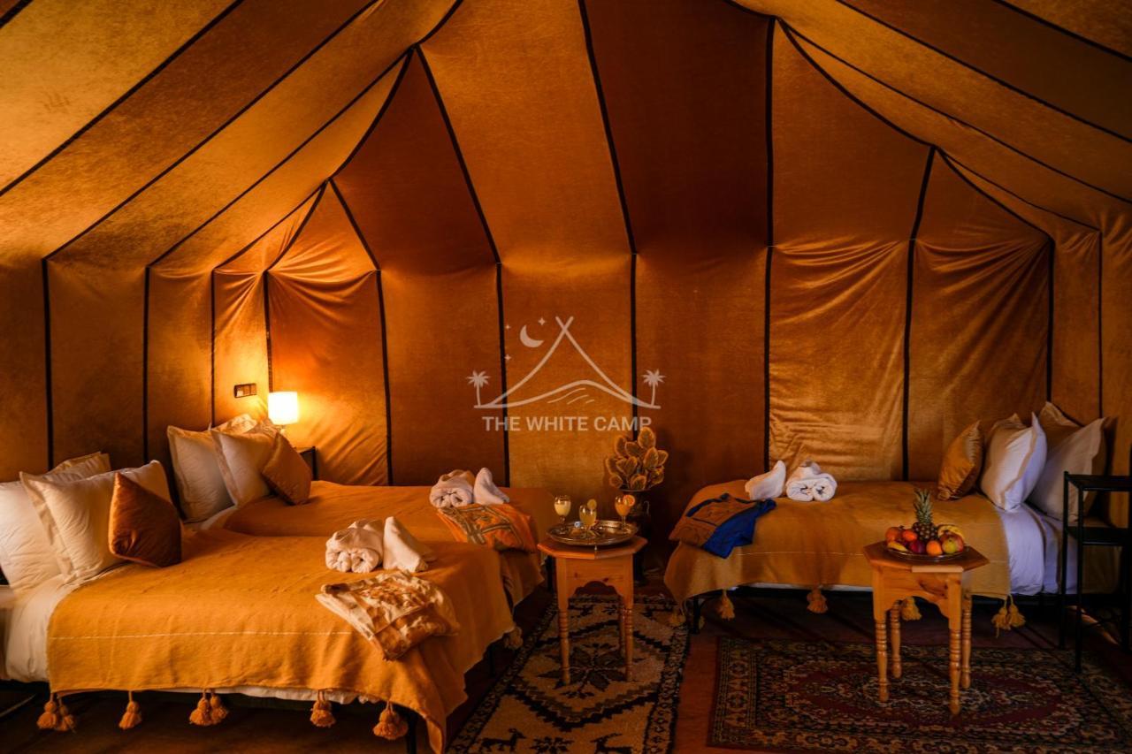 The White Camp - Your Merzouga Luxury Desert Camp & Erg Chebbi Dunes Camel Riding Buitenkant foto