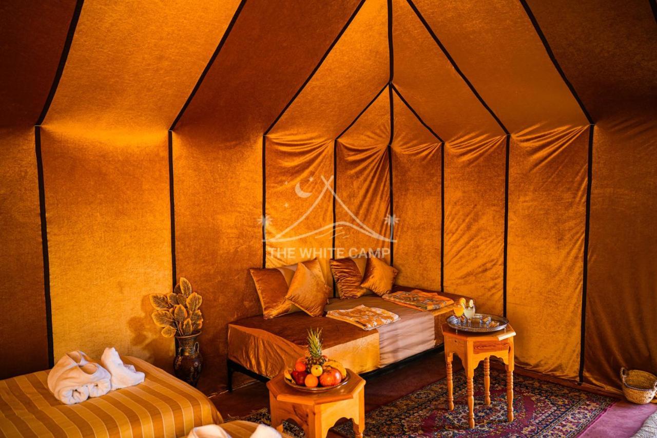 The White Camp - Your Merzouga Luxury Desert Camp & Erg Chebbi Dunes Camel Riding Buitenkant foto