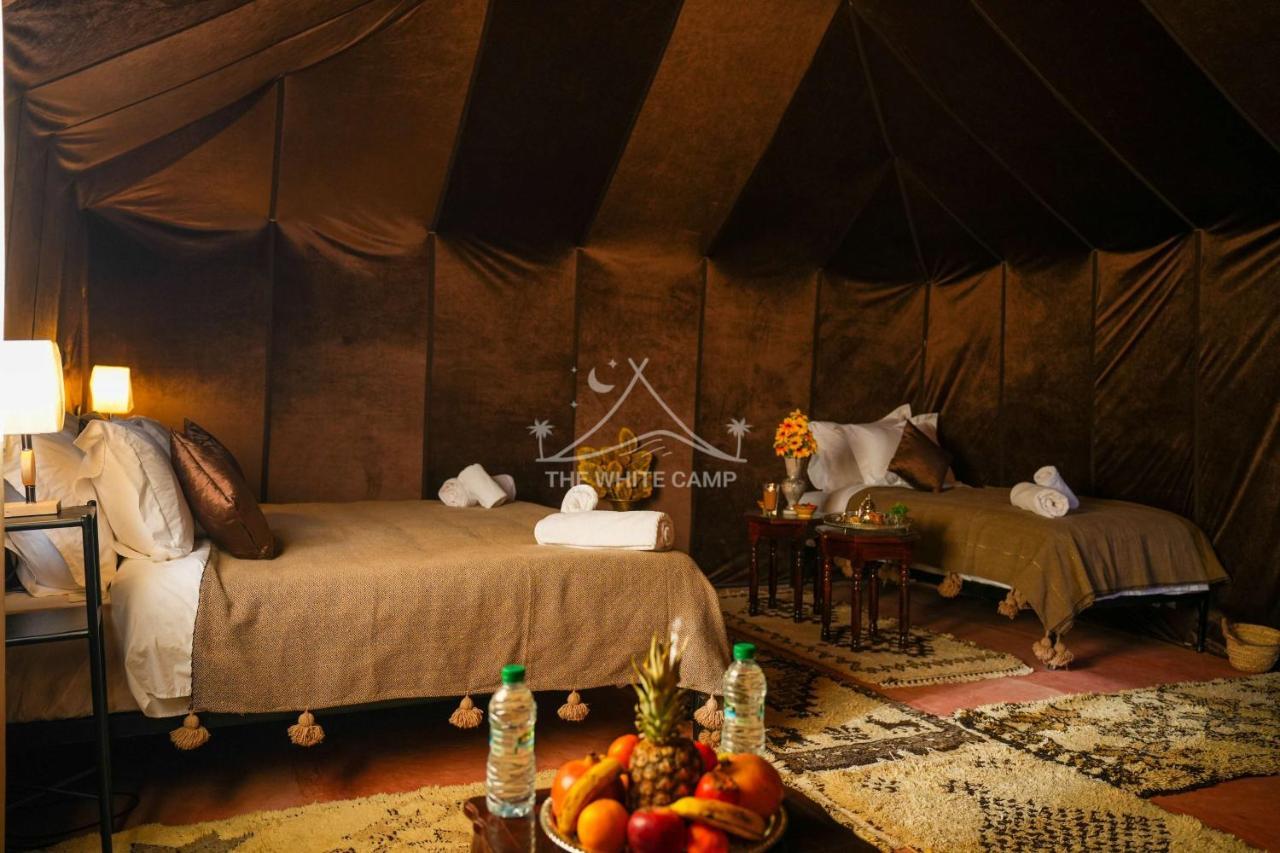 The White Camp - Your Merzouga Luxury Desert Camp & Erg Chebbi Dunes Camel Riding Buitenkant foto