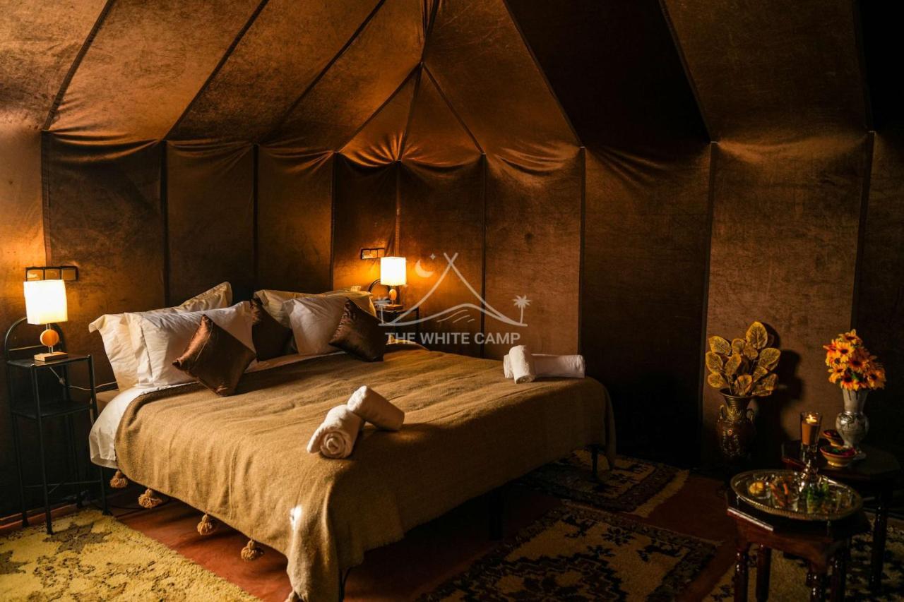 The White Camp - Your Merzouga Luxury Desert Camp & Erg Chebbi Dunes Camel Riding Buitenkant foto