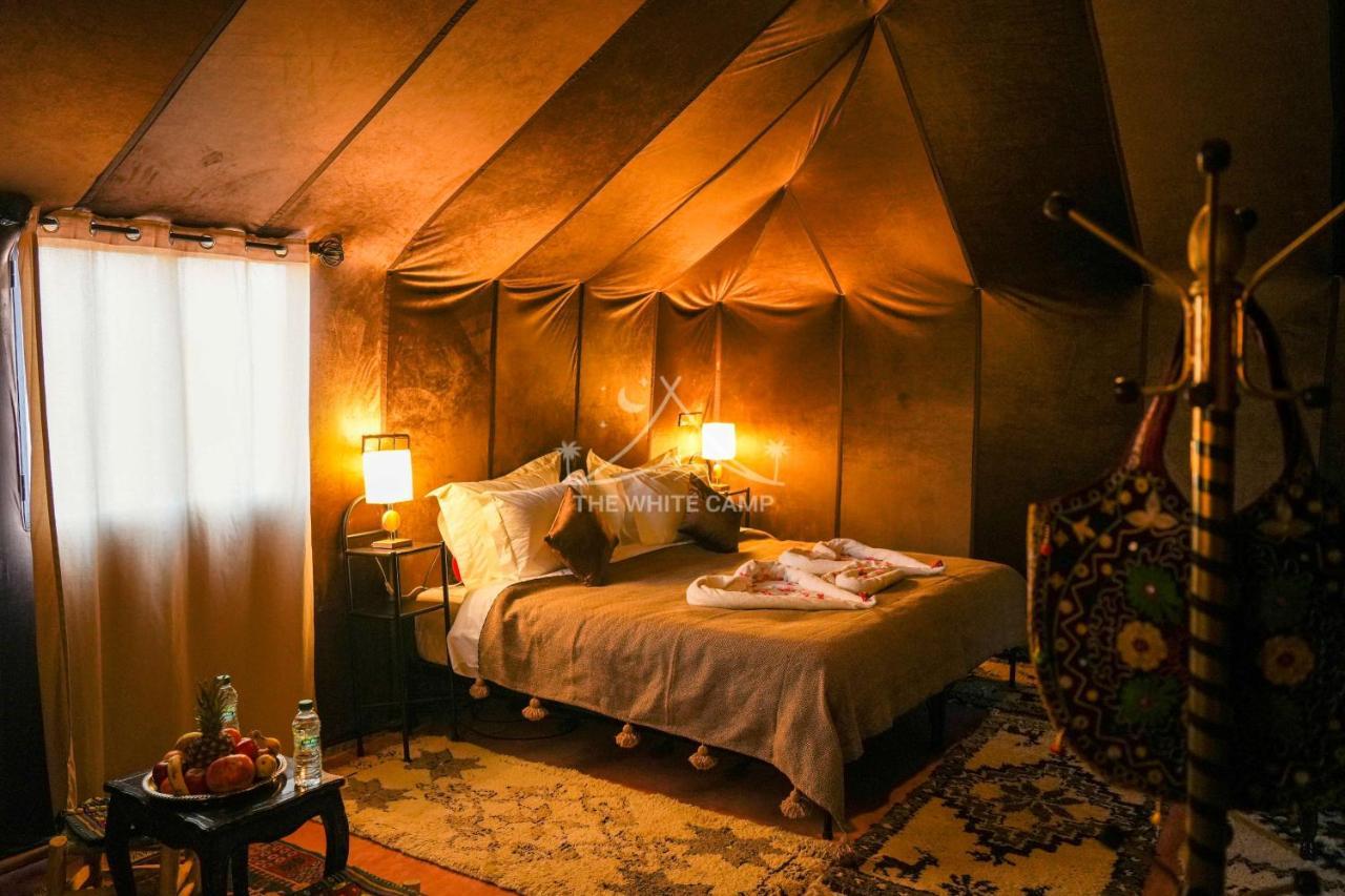 The White Camp - Your Merzouga Luxury Desert Camp & Erg Chebbi Dunes Camel Riding Buitenkant foto