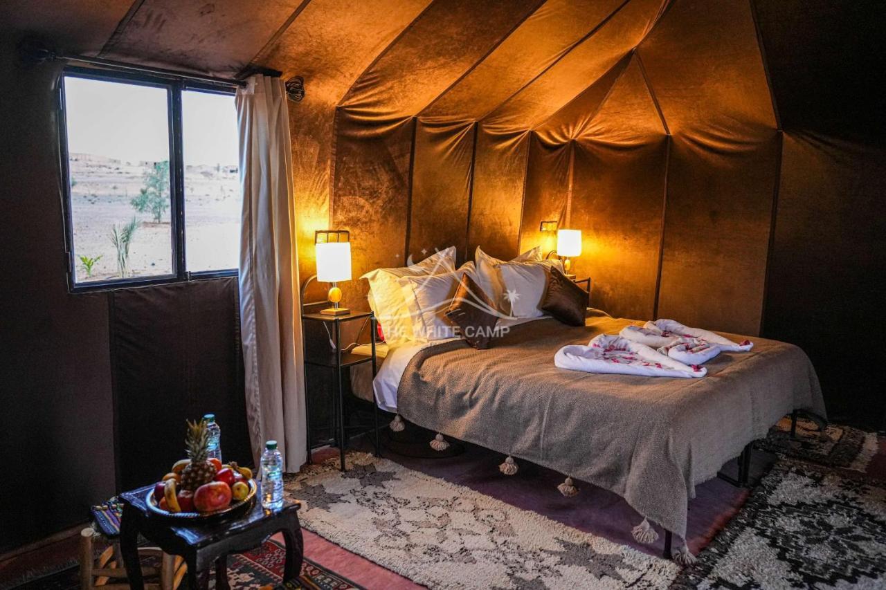 The White Camp - Your Merzouga Luxury Desert Camp & Erg Chebbi Dunes Camel Riding Buitenkant foto