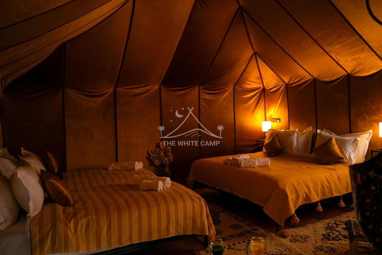The White Camp - Your Merzouga Luxury Desert Camp & Erg Chebbi Dunes Camel Riding Buitenkant foto