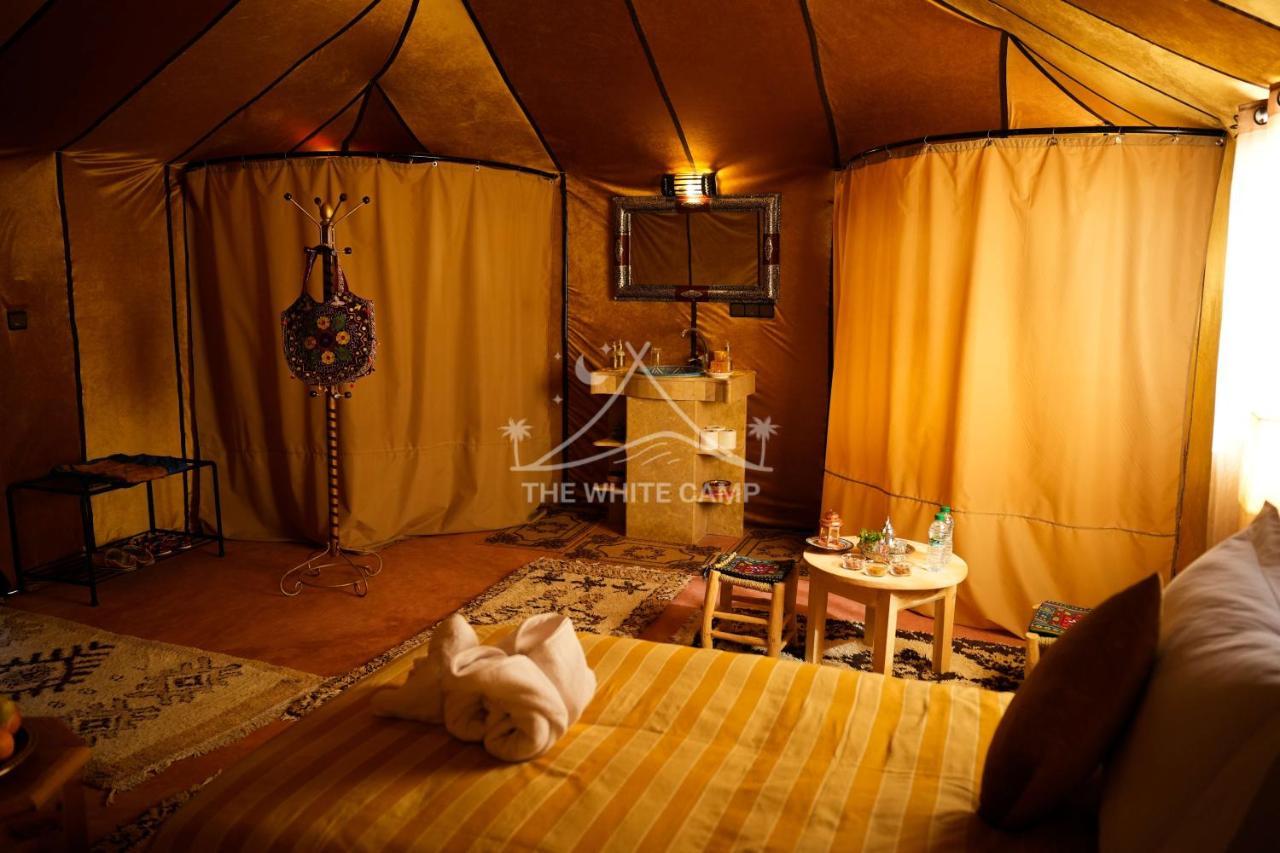 The White Camp - Your Merzouga Luxury Desert Camp & Erg Chebbi Dunes Camel Riding Buitenkant foto