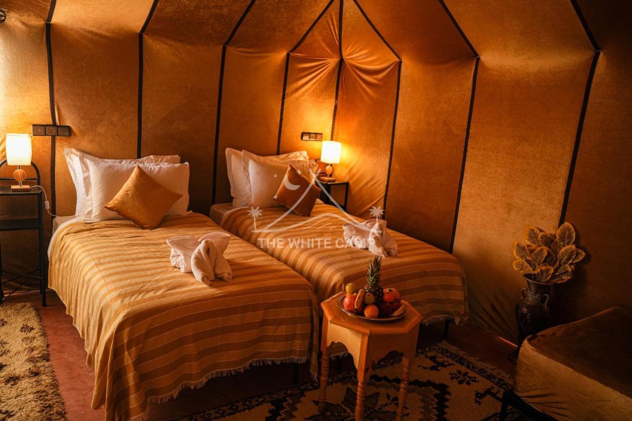 The White Camp - Your Merzouga Luxury Desert Camp & Erg Chebbi Dunes Camel Riding Buitenkant foto