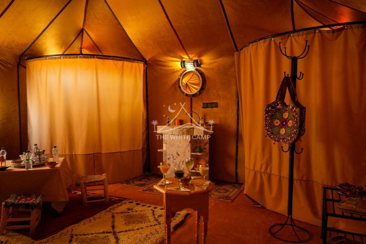 The White Camp - Your Merzouga Luxury Desert Camp & Erg Chebbi Dunes Camel Riding Buitenkant foto