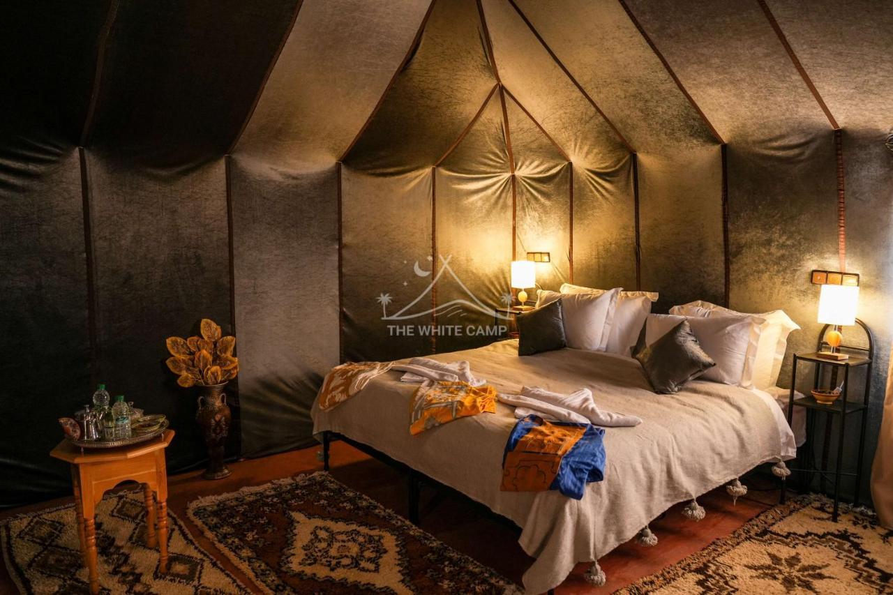 The White Camp - Your Merzouga Luxury Desert Camp & Erg Chebbi Dunes Camel Riding Hotel Buitenkant foto