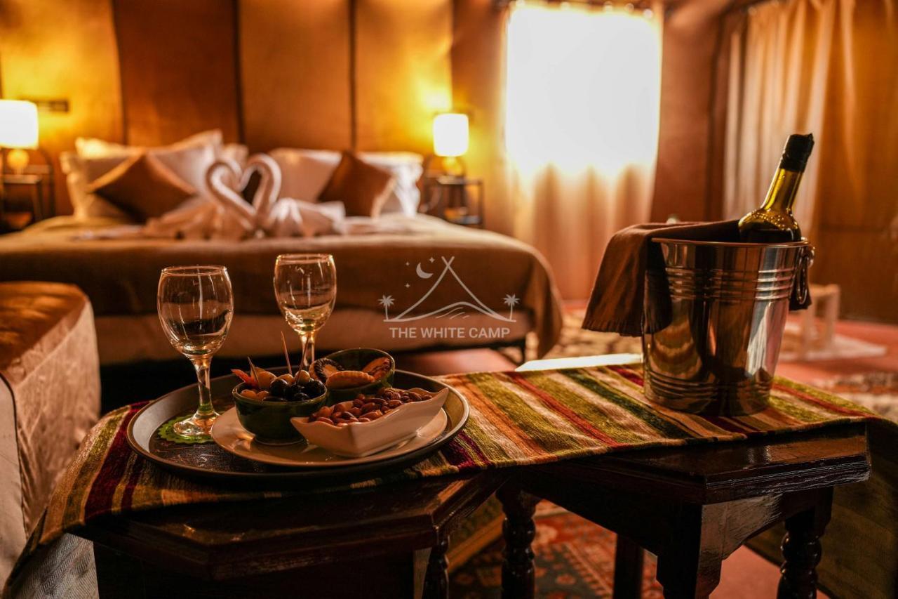 The White Camp - Your Merzouga Luxury Desert Camp & Erg Chebbi Dunes Camel Riding Buitenkant foto