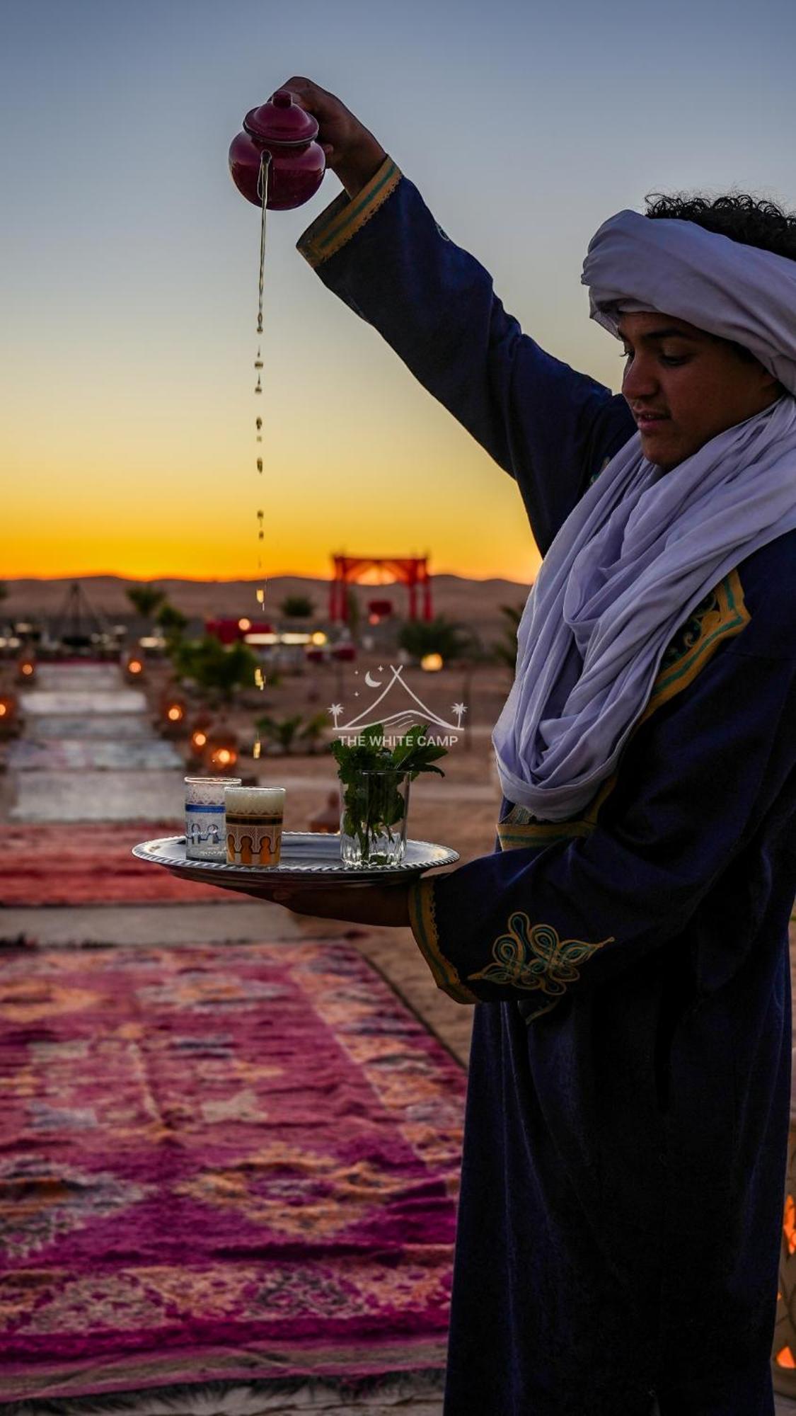 The White Camp - Your Merzouga Luxury Desert Camp & Erg Chebbi Dunes Camel Riding Hotel Buitenkant foto