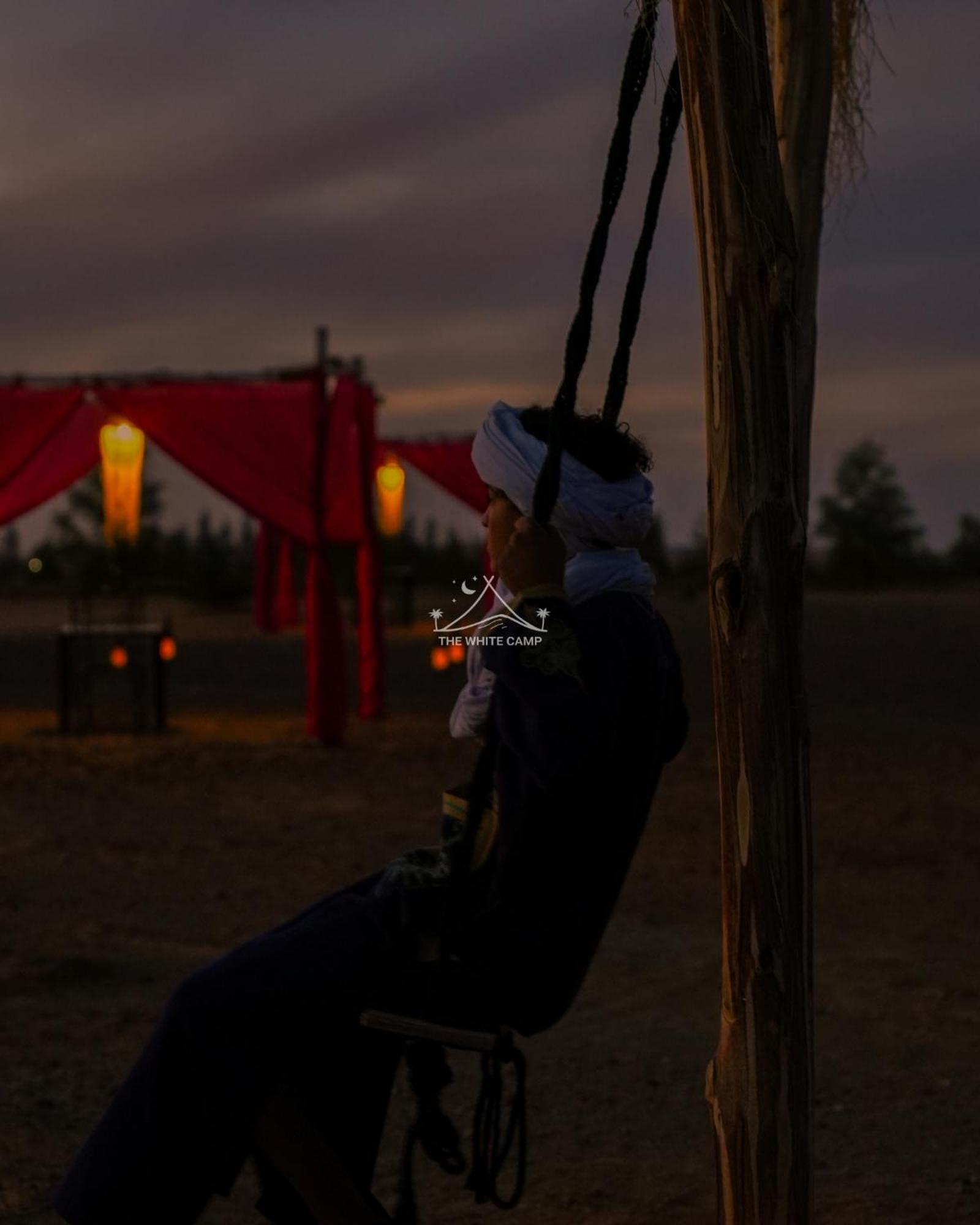 The White Camp - Your Merzouga Luxury Desert Camp & Erg Chebbi Dunes Camel Riding Buitenkant foto
