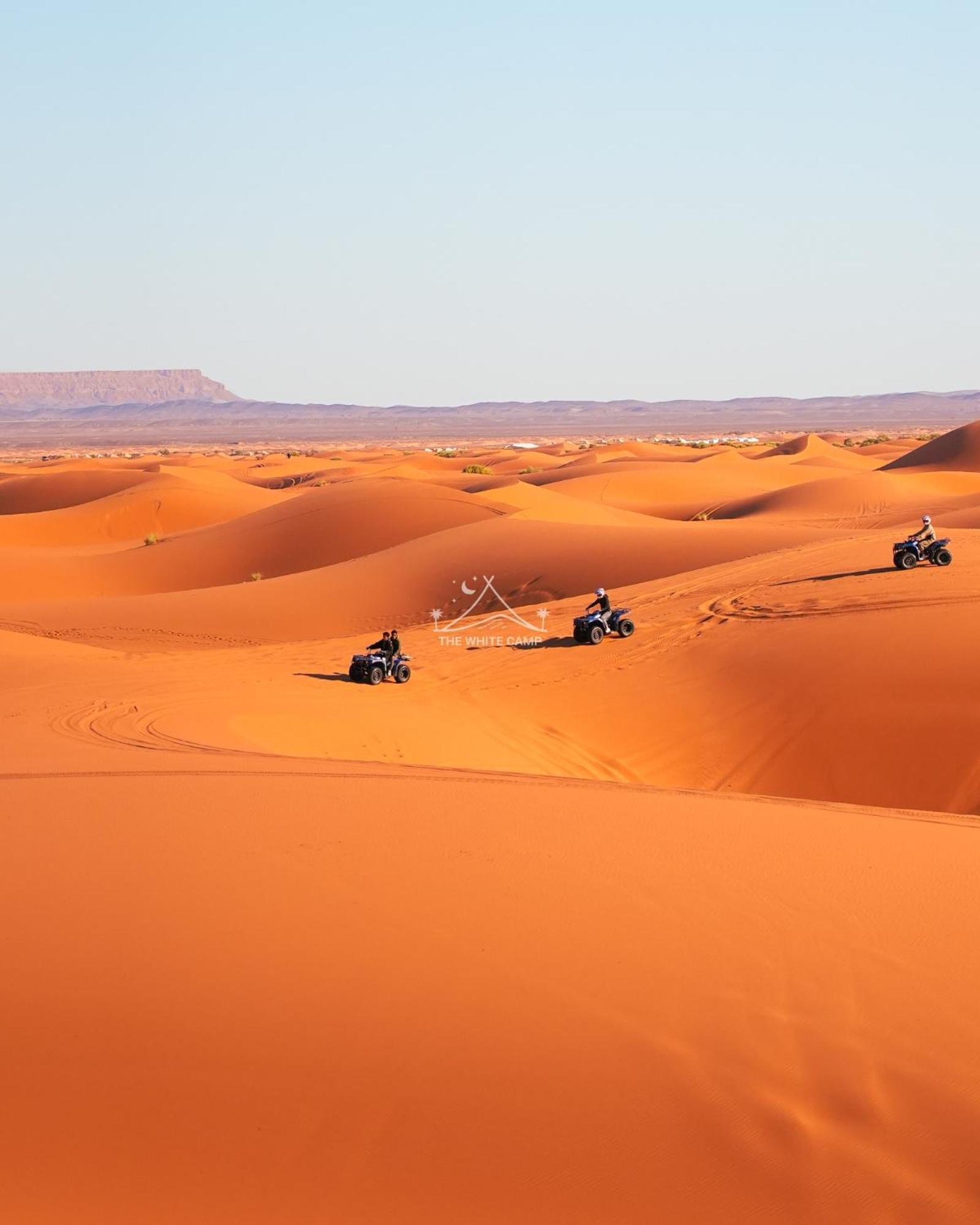 The White Camp - Your Merzouga Luxury Desert Camp & Erg Chebbi Dunes Camel Riding Buitenkant foto