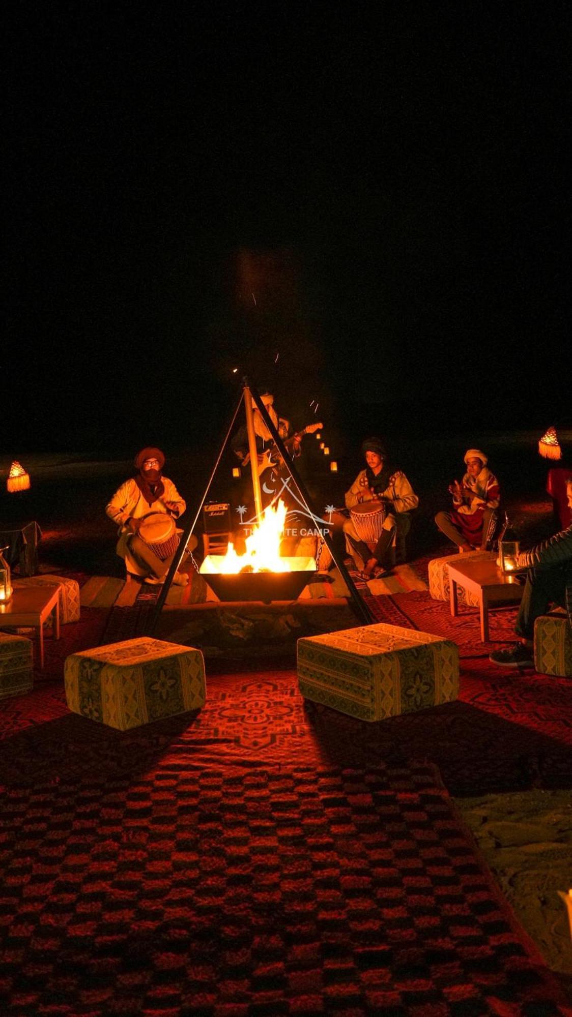 The White Camp - Your Merzouga Luxury Desert Camp & Erg Chebbi Dunes Camel Riding Hotel Buitenkant foto