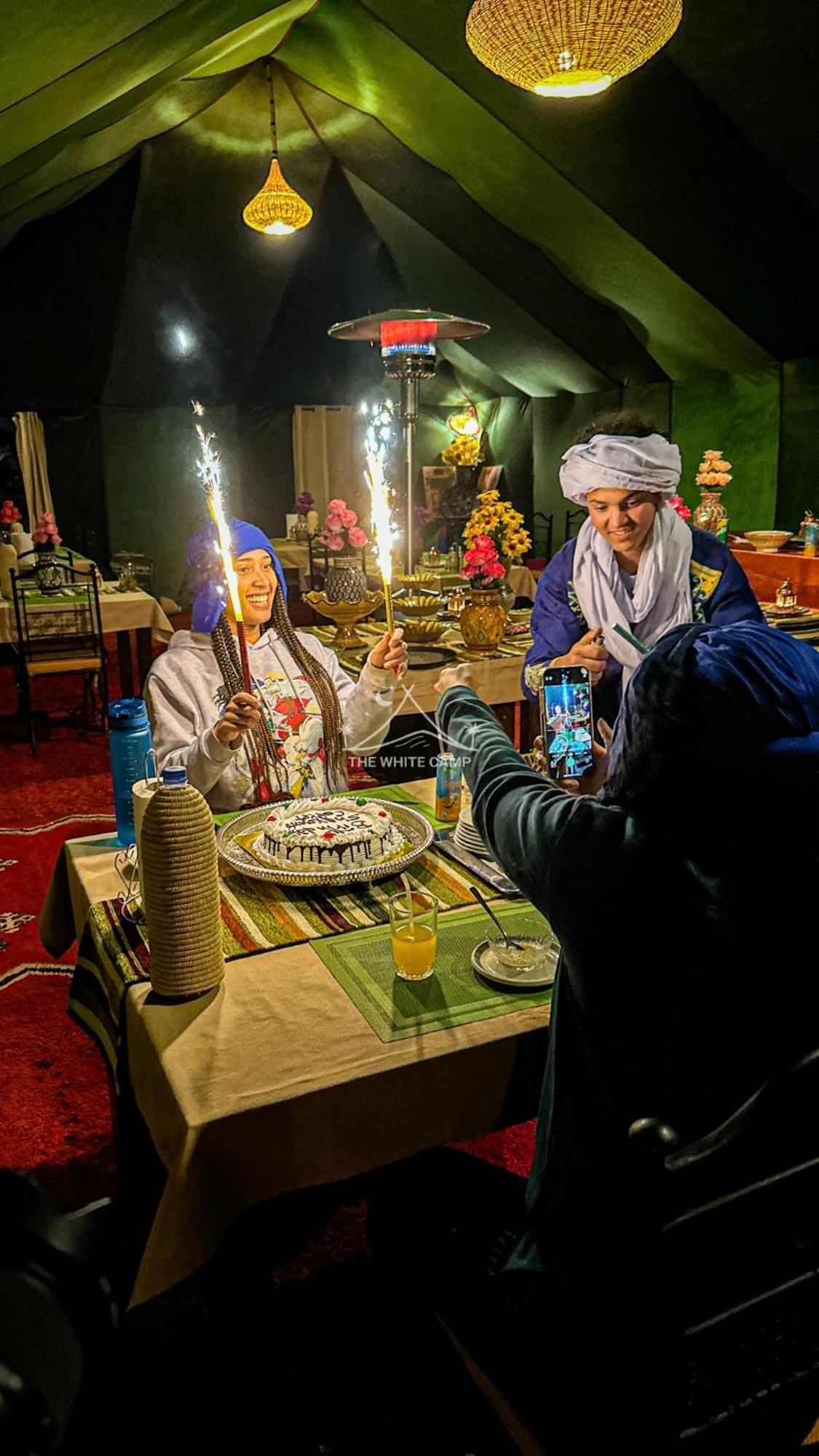 The White Camp - Your Merzouga Luxury Desert Camp & Erg Chebbi Dunes Camel Riding Buitenkant foto