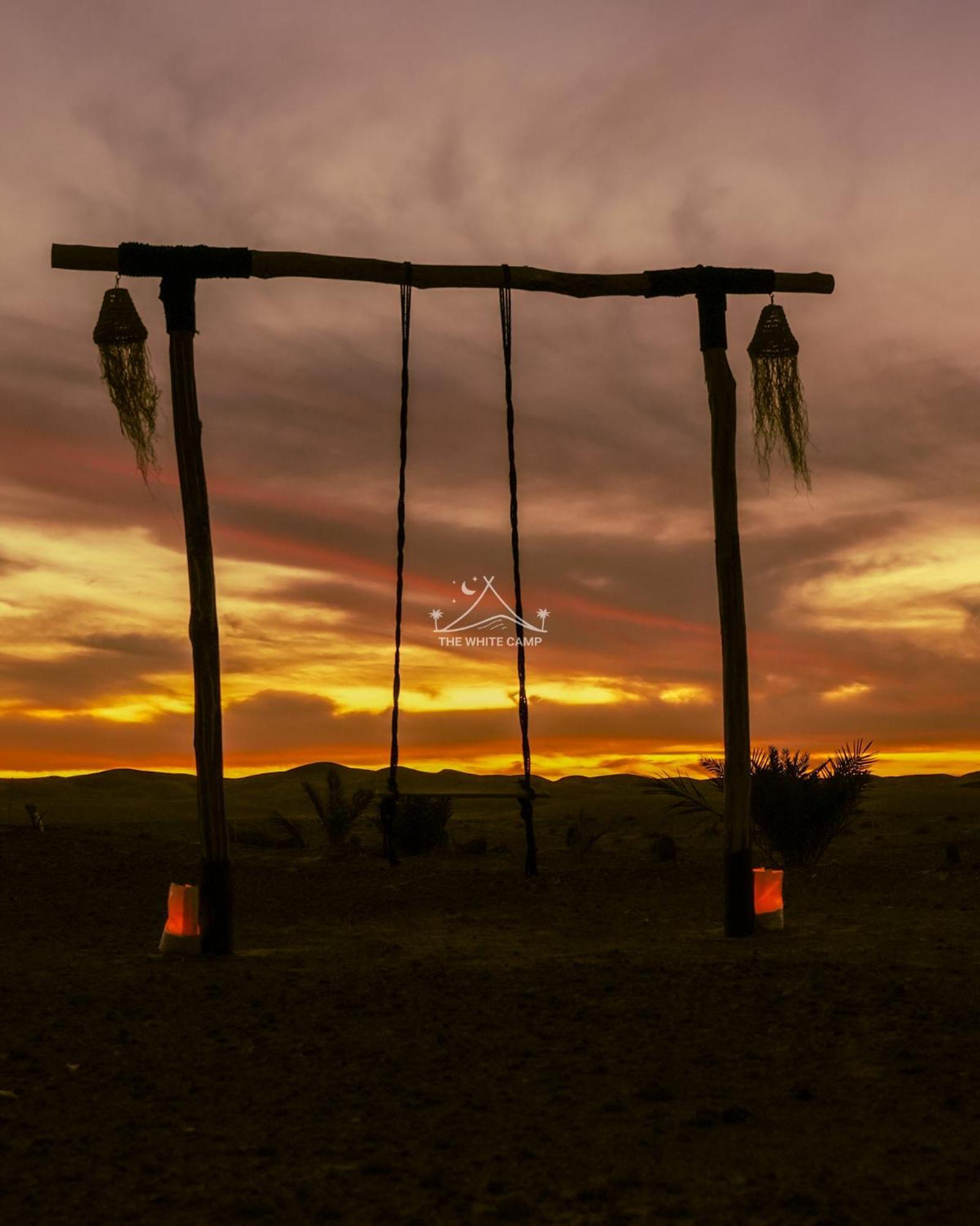 The White Camp - Your Merzouga Luxury Desert Camp & Erg Chebbi Dunes Camel Riding Buitenkant foto