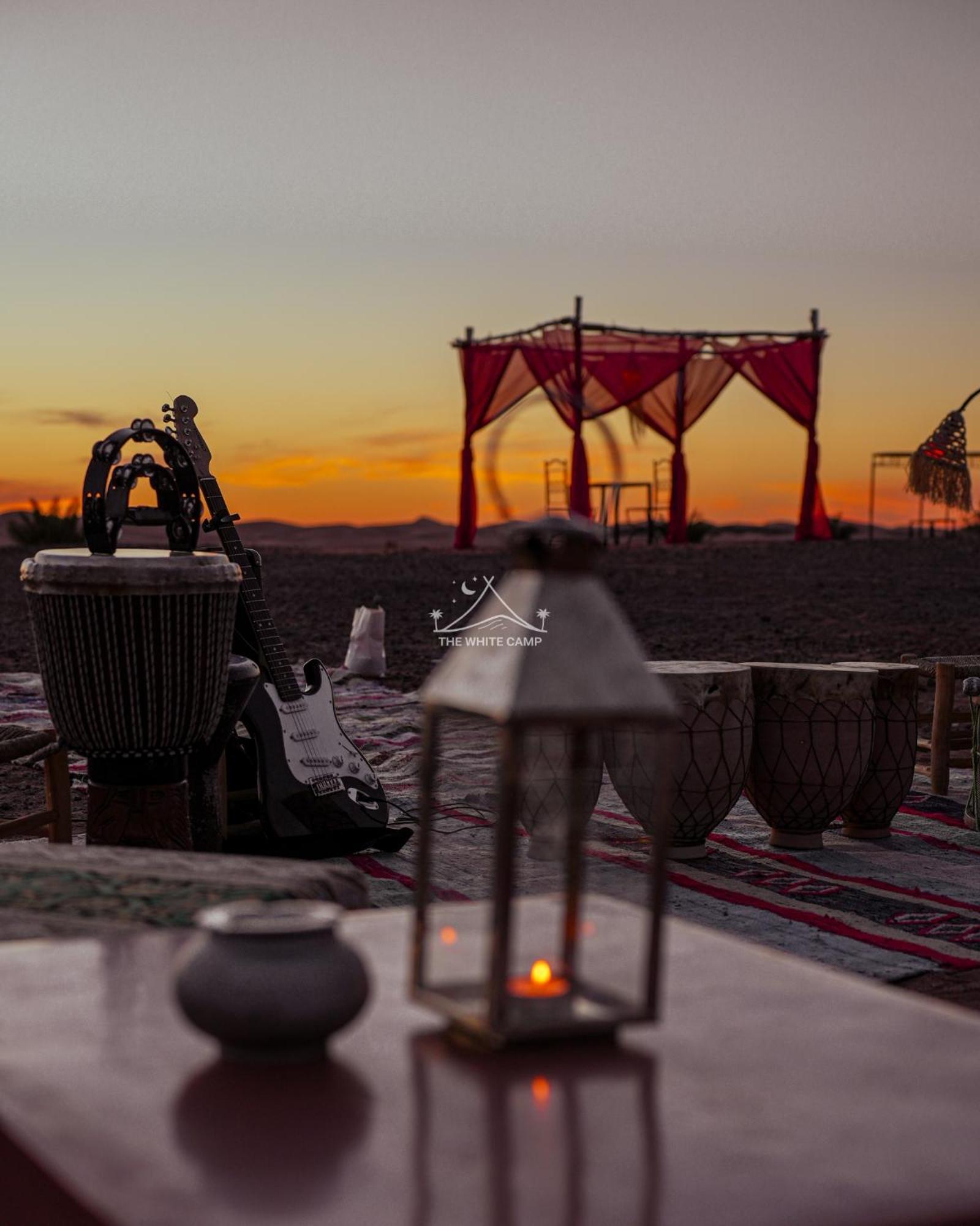The White Camp - Your Merzouga Luxury Desert Camp & Erg Chebbi Dunes Camel Riding Buitenkant foto