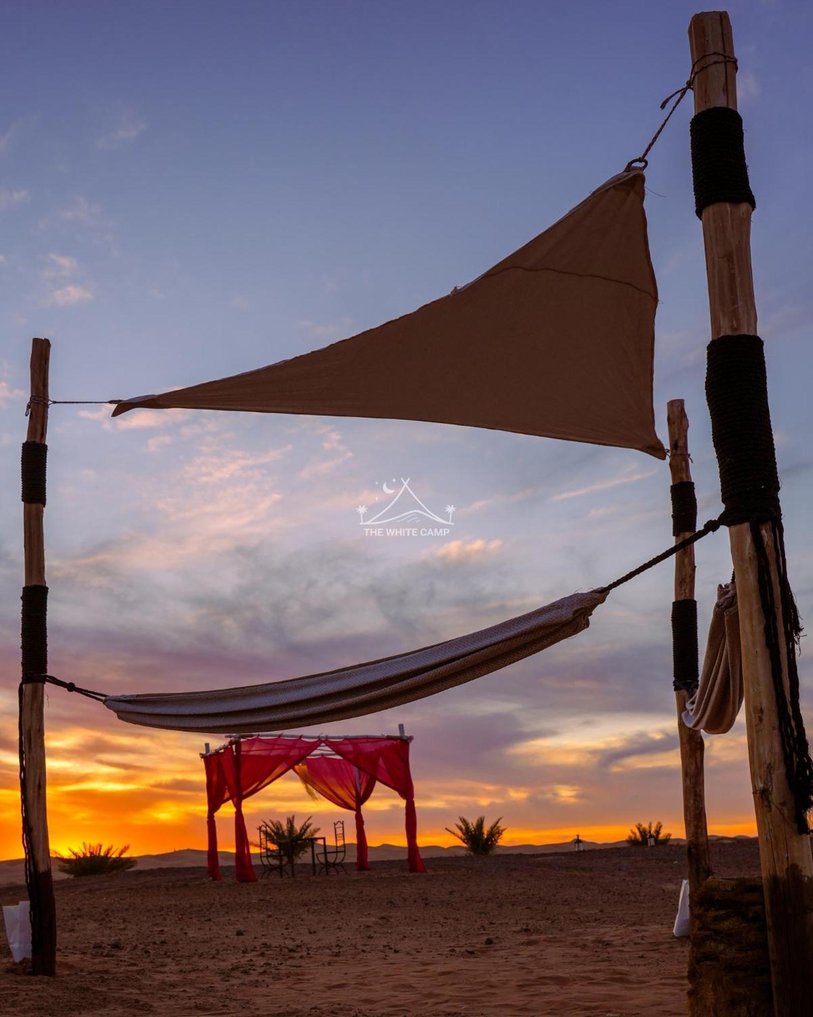 The White Camp - Your Merzouga Luxury Desert Camp & Erg Chebbi Dunes Camel Riding Buitenkant foto
