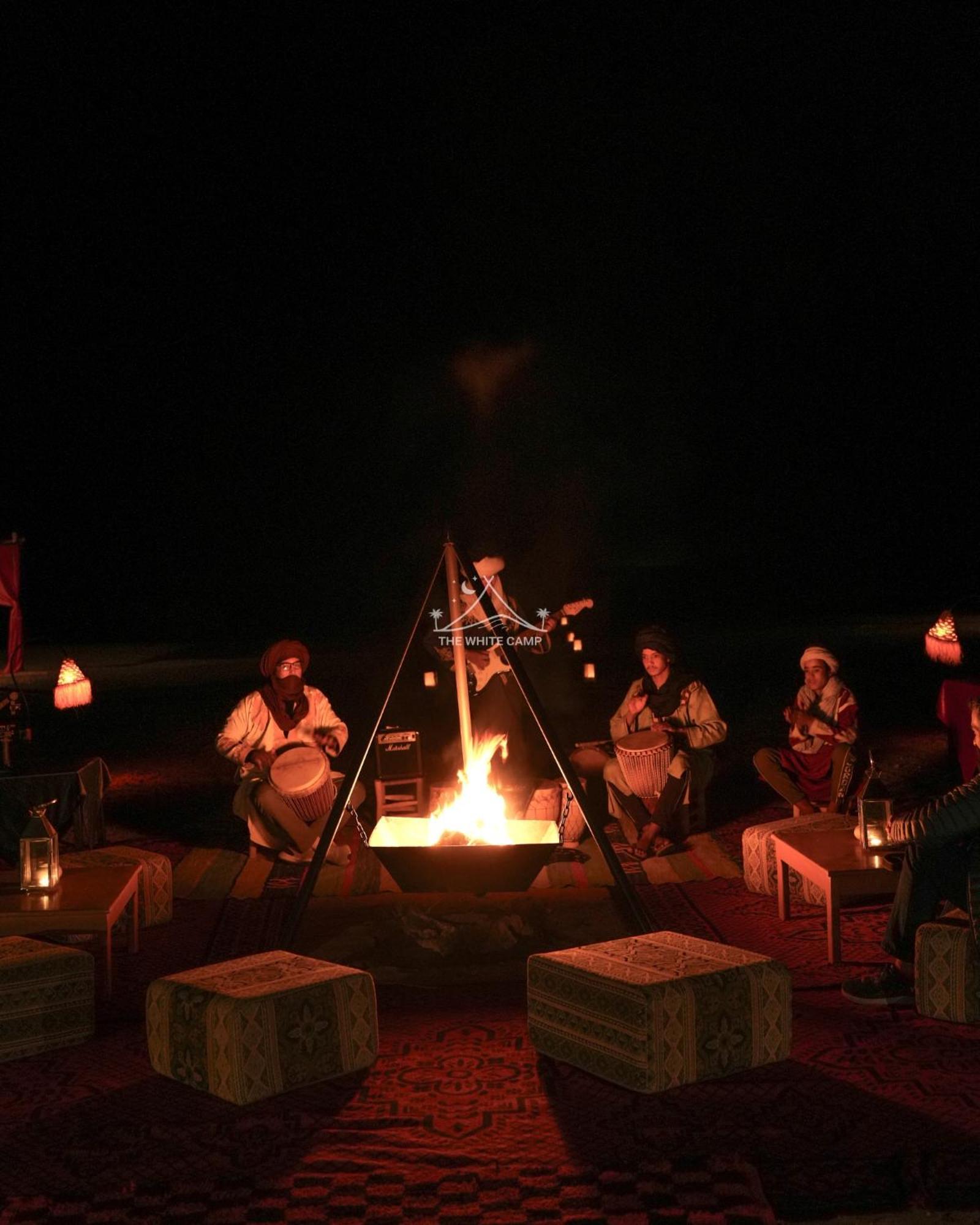 The White Camp - Your Merzouga Luxury Desert Camp & Erg Chebbi Dunes Camel Riding Hotel Buitenkant foto