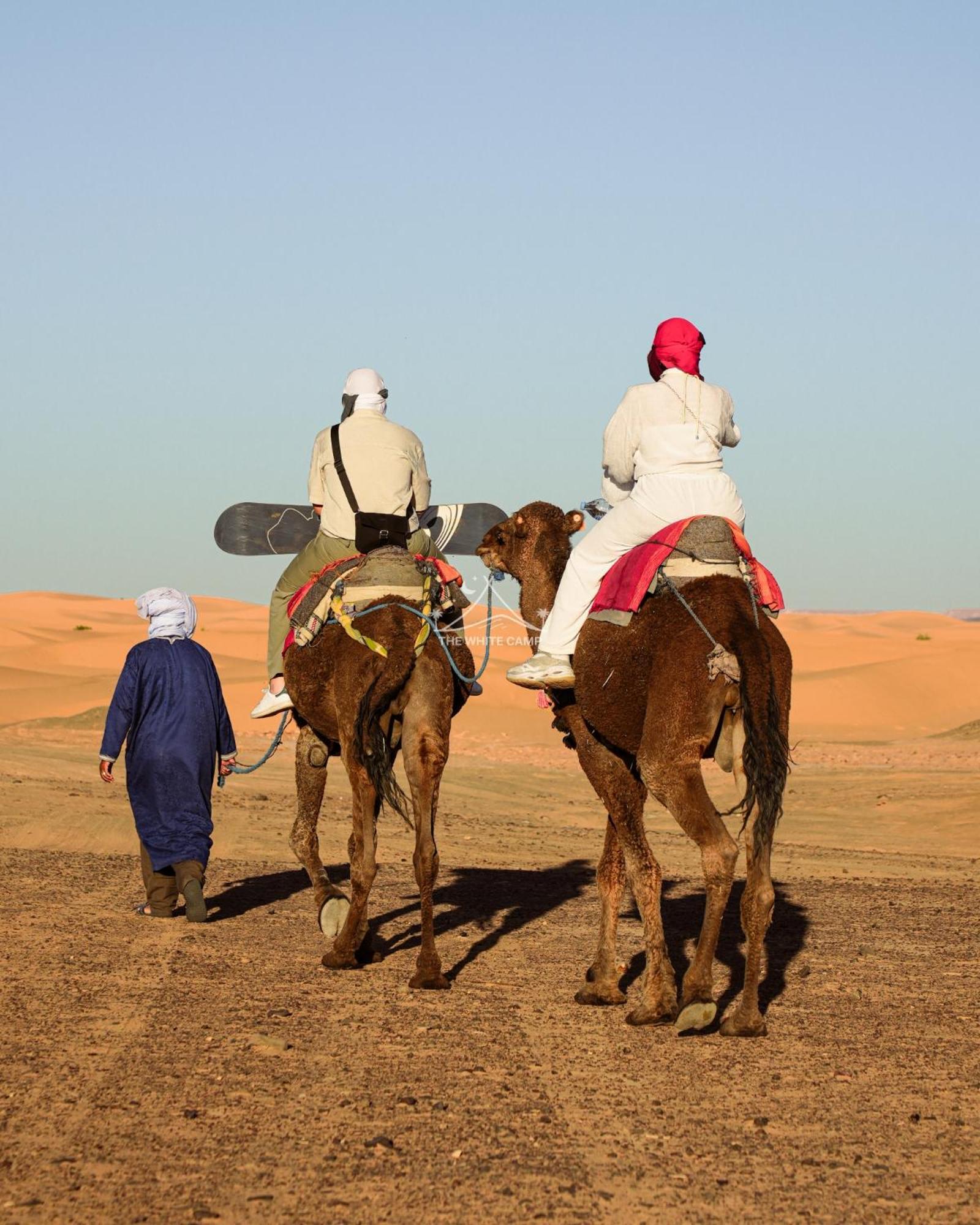 The White Camp - Your Merzouga Luxury Desert Camp & Erg Chebbi Dunes Camel Riding Buitenkant foto