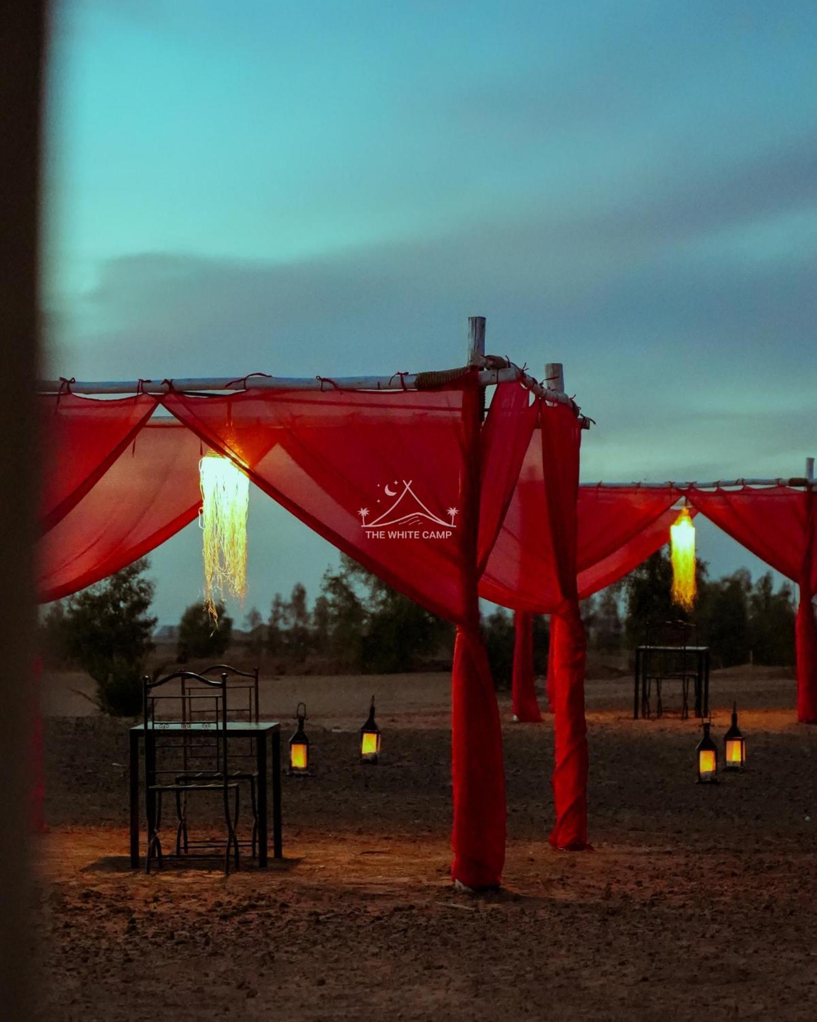The White Camp - Your Merzouga Luxury Desert Camp & Erg Chebbi Dunes Camel Riding Buitenkant foto