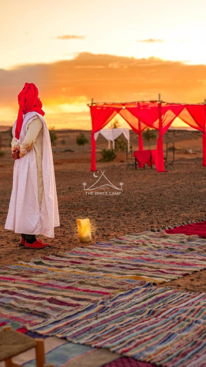 The White Camp - Your Merzouga Luxury Desert Camp & Erg Chebbi Dunes Camel Riding Hotel Buitenkant foto